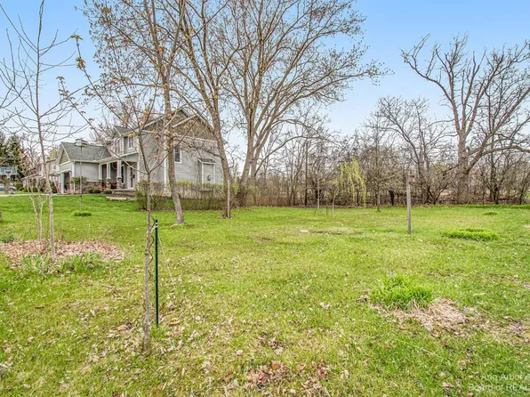 1443 Dicken Dr, Ann Arbor, MI 48103