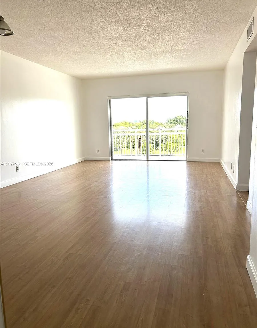 Hillcrest No 21 Condo — Photo 3