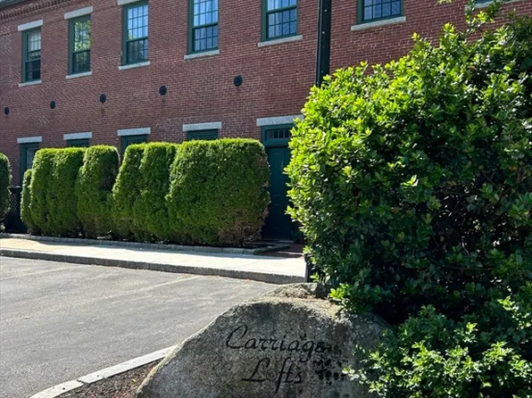 25 Pond St Unit 201, Amesbury, MA 01913