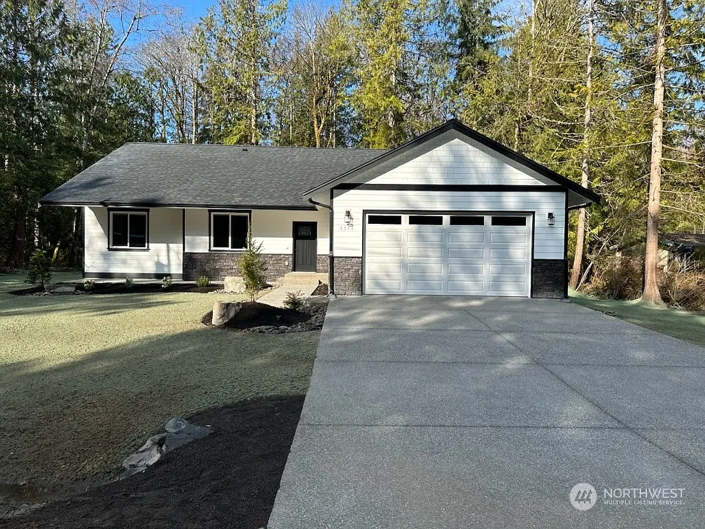 4554 Eastway Drive SE photo 1