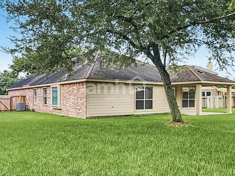 2918 Meridian Bay Ln — Photo 16