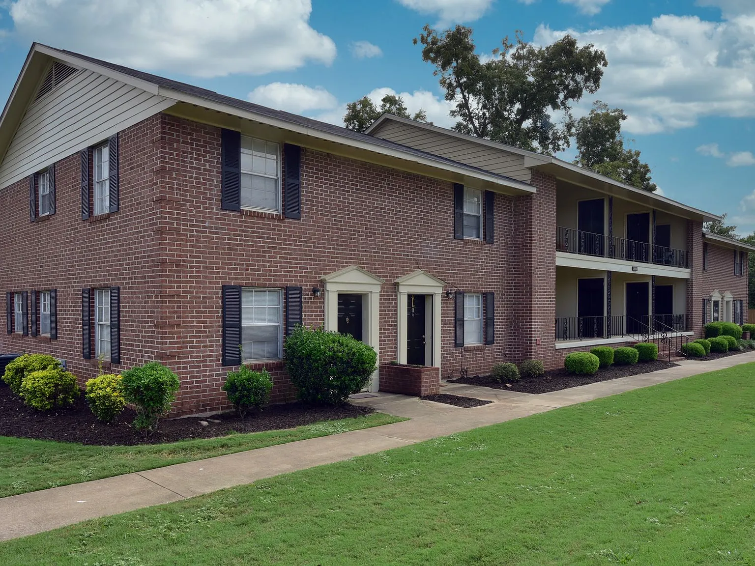 Shoreham Apartments — Photo 2