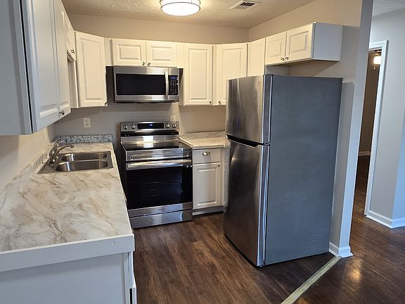 5th image of 5991 Peco Ln