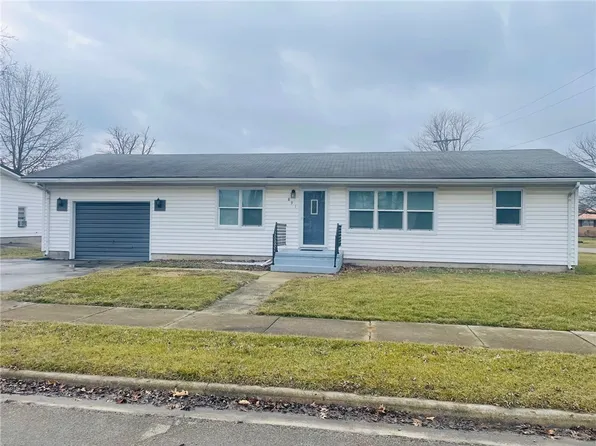 891 Walnut Ave, Neoga, IL 62447