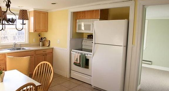 Bright, spacious kitchen