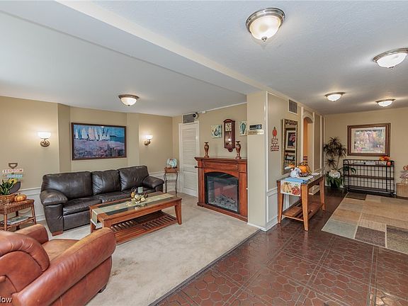 3rd image of 11811 Lake Ave APT 108