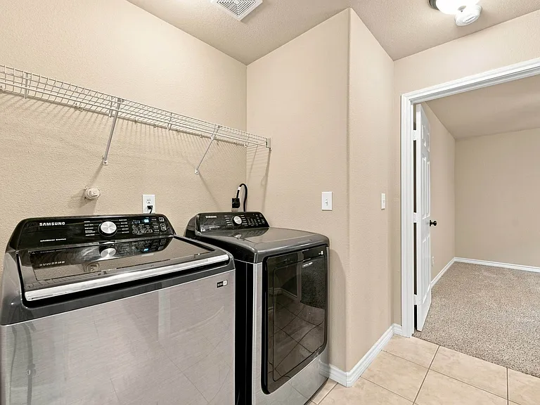 11707 Jarvis Dr — Photo 16