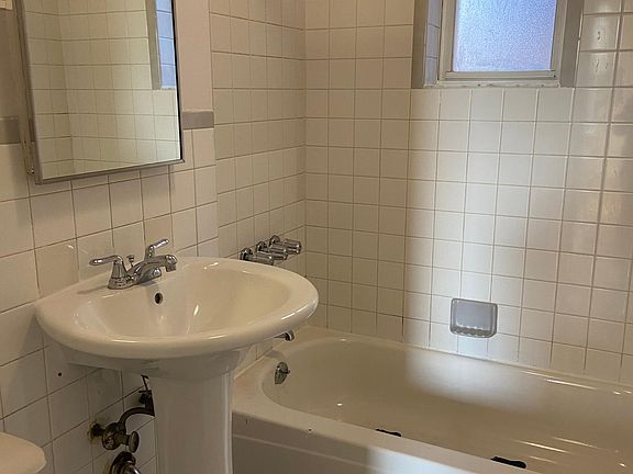 3rd image of 146 Bay 13th St APT H