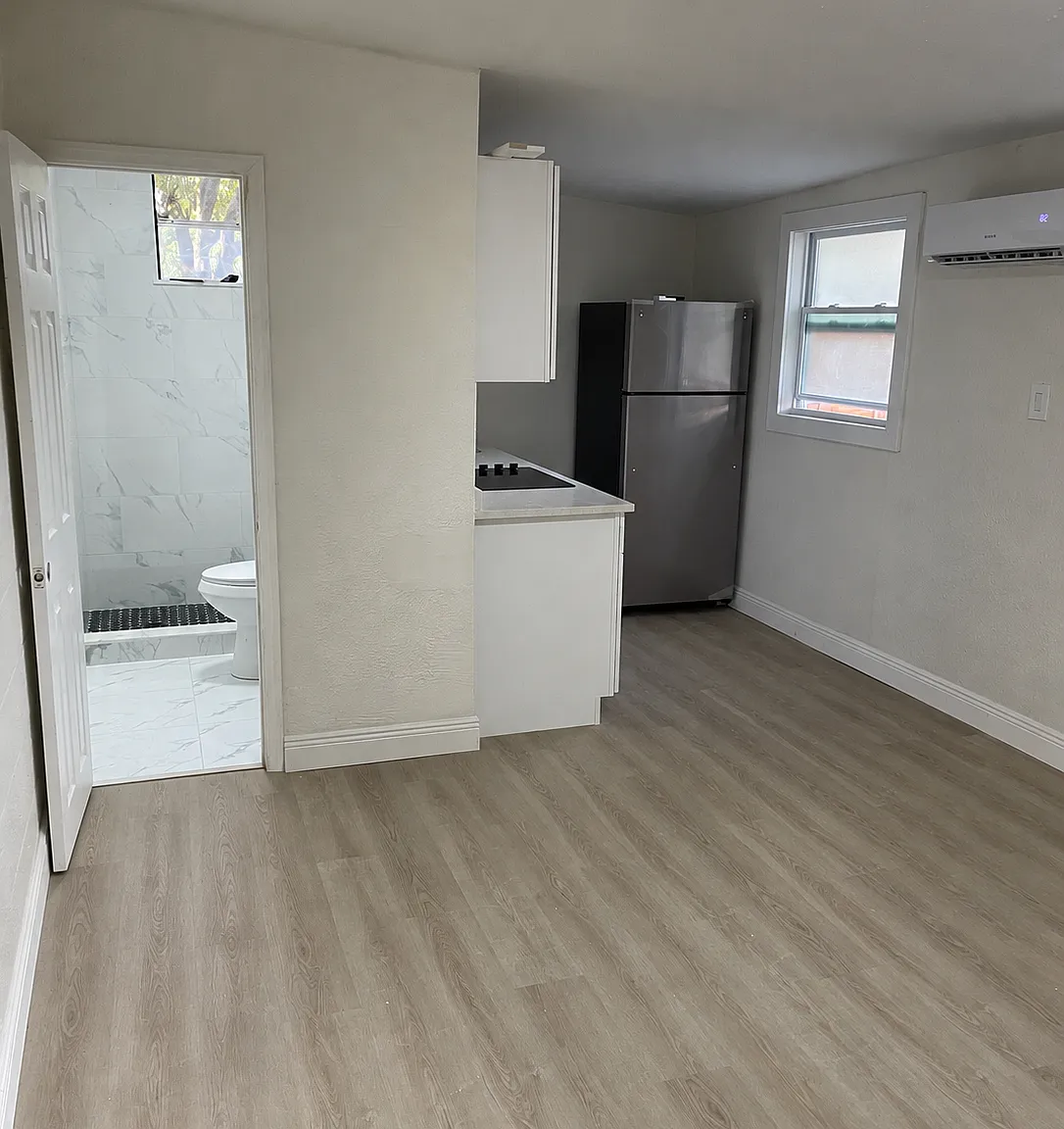 Studio, 300 sqft, $1,550 — Photo 3