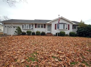 12 Locust Ave, Middlesex, NJ 08846