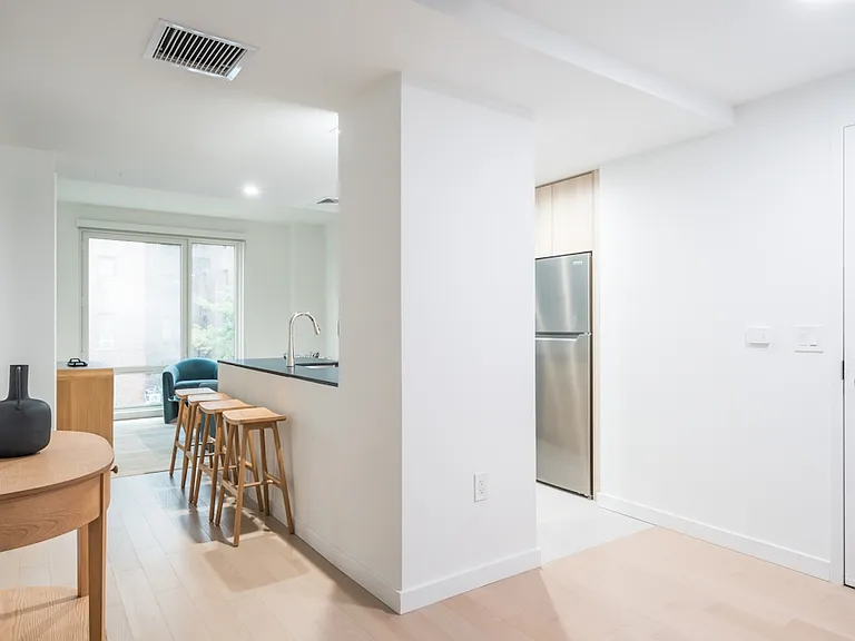 975 Nostrand Ave #405 — Photo 6