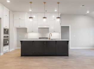 10317 SW 56th St, Mustang, OK 73064