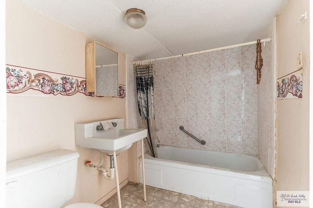 c. 1920 Small Fixer Upper For Sale in Combes, TX. 89K Sold Old