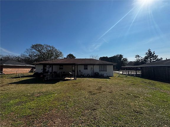2nd image of 1810 Roscommon Dr