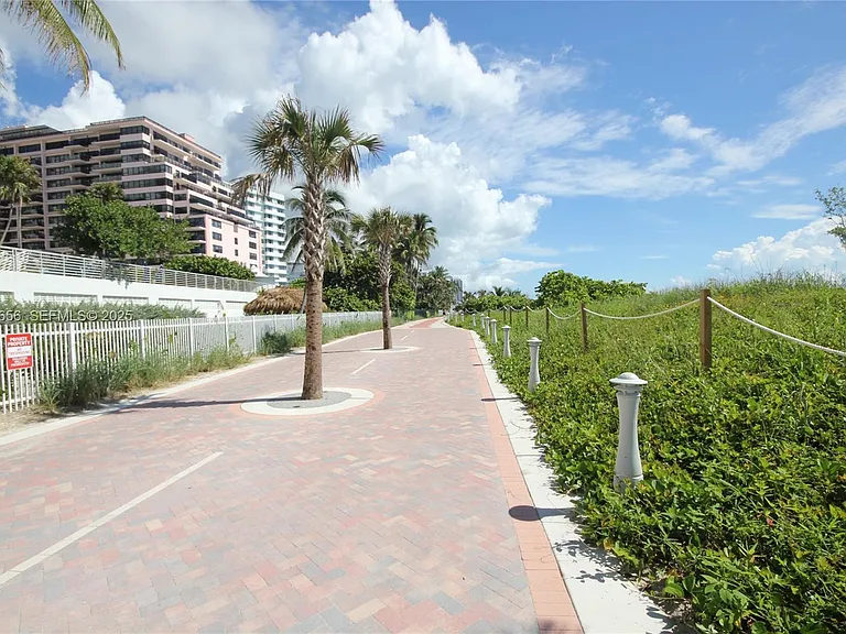5161 Collins Ave #1610 — Photo 37