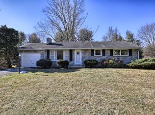 10 Dogwood Ln, Lancaster, PA 17602