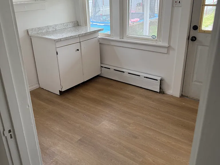 2406 Noble St — Photo 8