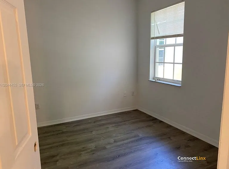 3 bed, 2.0 bath, 1549 sqft, $3,150 — Photo 3