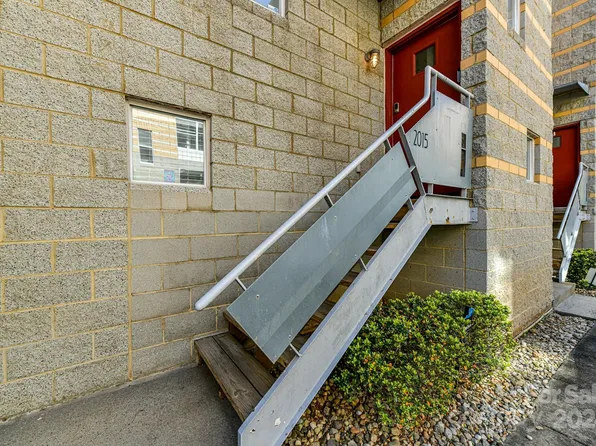 2015 Atherton Heights Ln, Charlotte, NC 28203