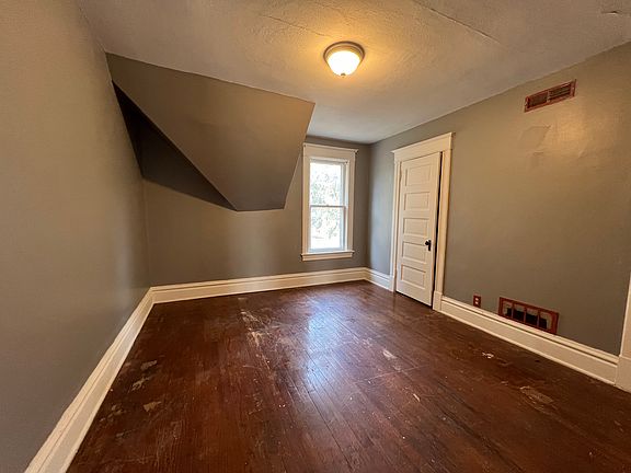 2nd image of 430 Shaw St #2