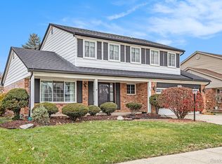 9704 Sil St, Taylor, MI 48180