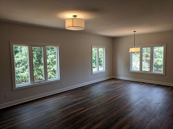 5th image of 107 Foxwood Dr