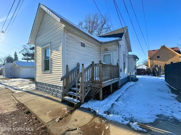 2 Riverside Ct, Toledo, OH 43611