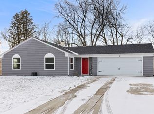 9 Fieldcrest Dr, Montgomery, IL 60538