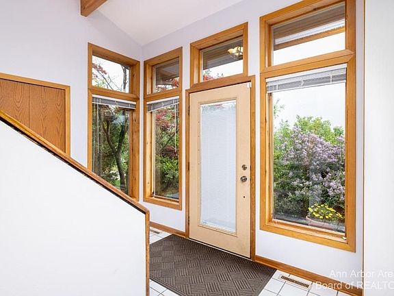 2nd image of 1932 Hedgenettle Ct