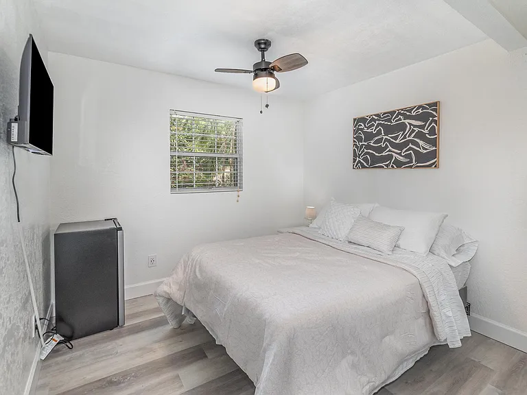 E Kaley St — Photo 1