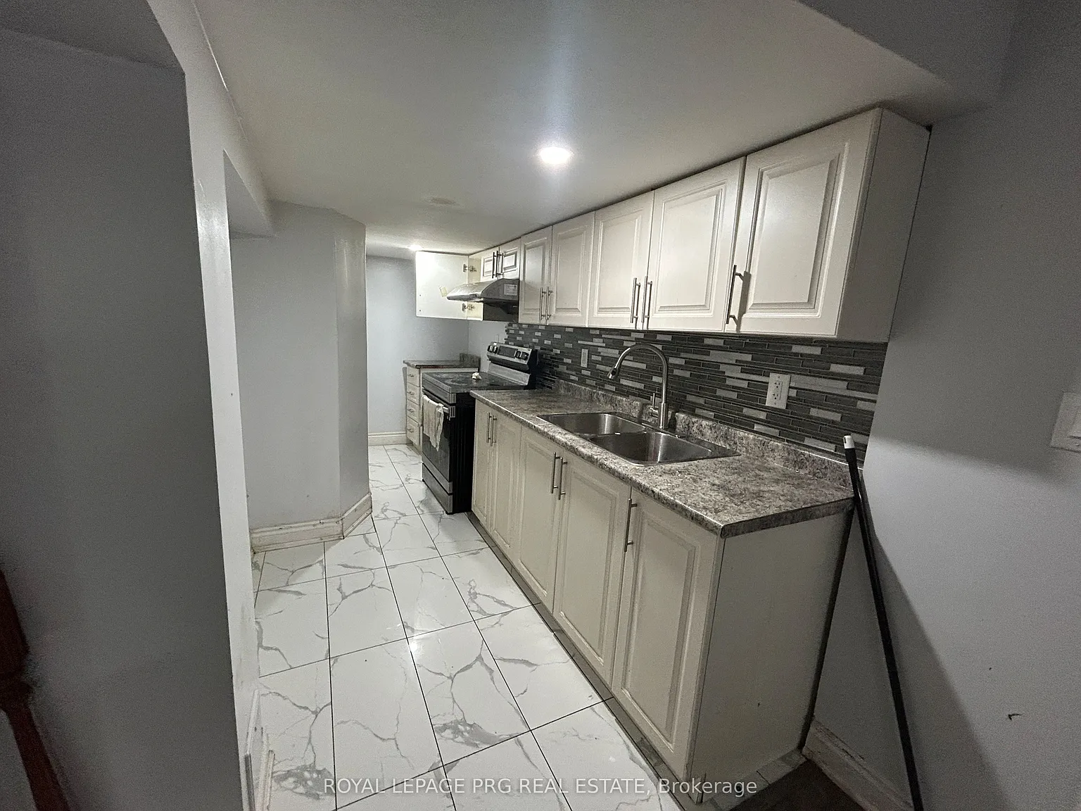 11 Villagewood St — Photo 3