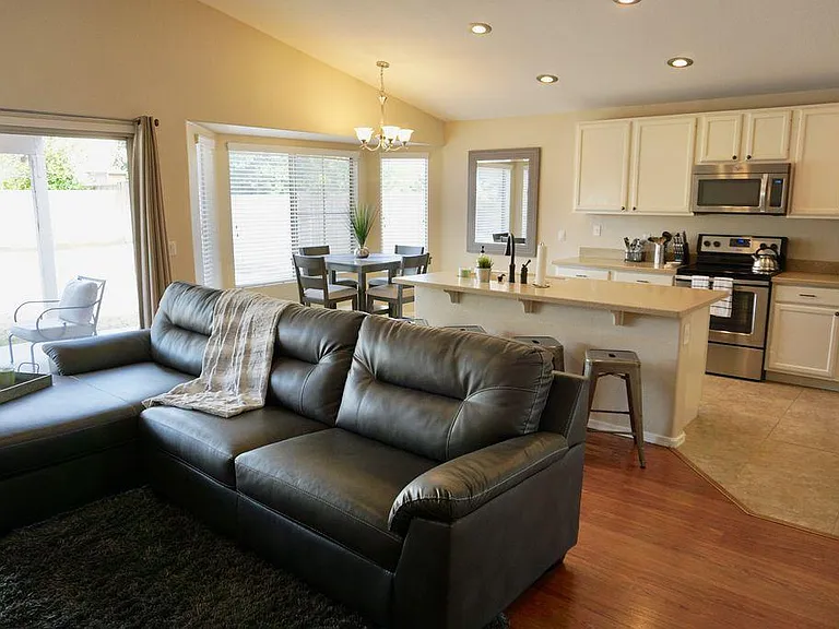1692 W Sparrow Dr — Photo 3