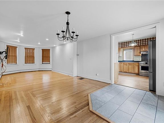 5th image of 17 Woodward Ave