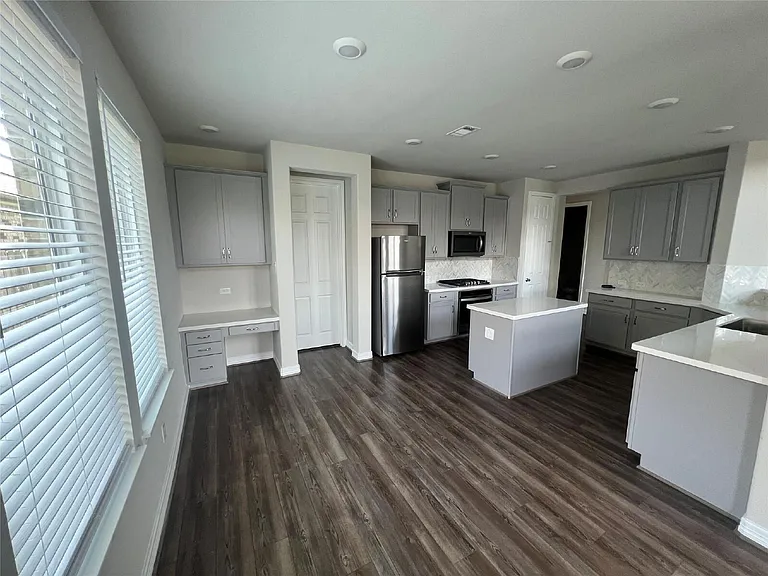 2638 Settler Hill Dr — Photo 3