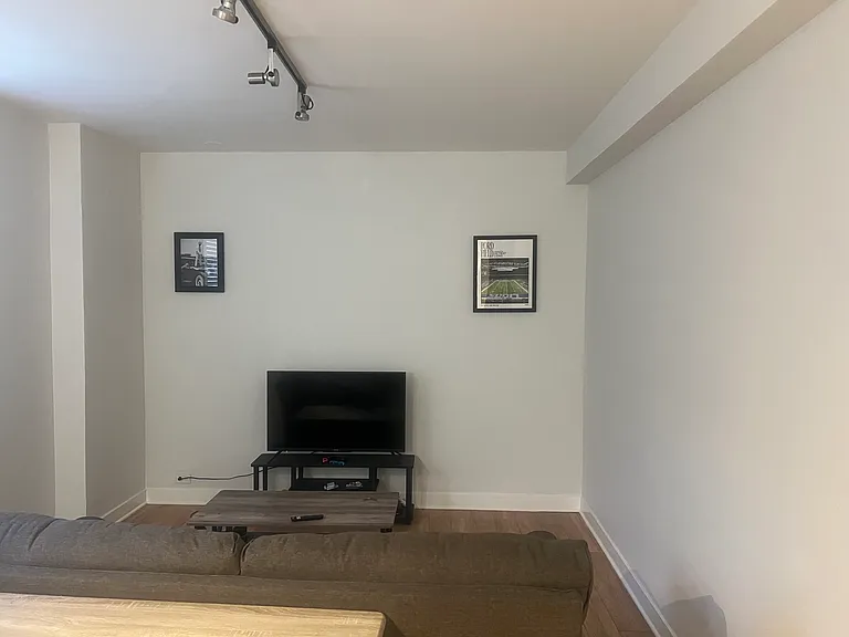 511 W Belmont Ave #7 — Photo 3