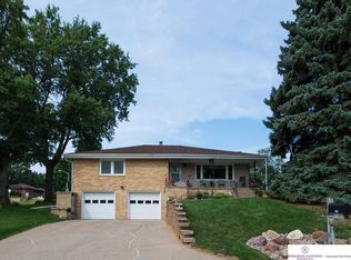 6704 S 45th St, Omaha, NE 68117