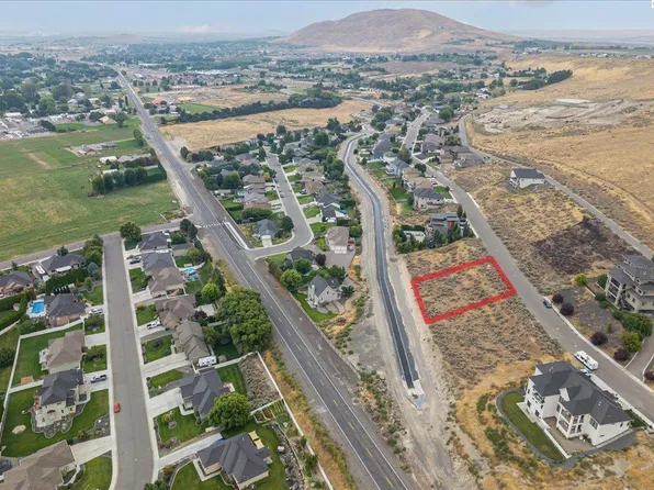 5330 Hershey Ln, West Richland, WA 99353