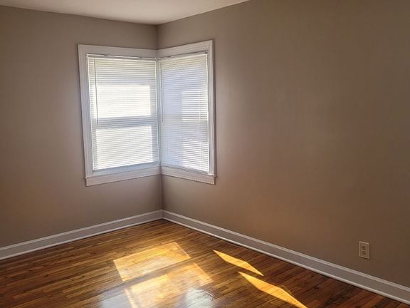 4th image of 101 N Gregg St