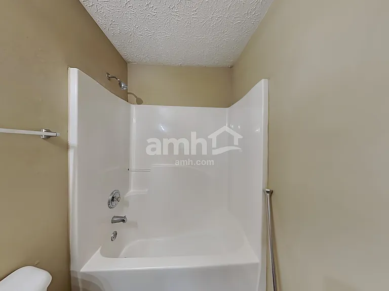 1394 Ivey Pointe Dr — Photo 16