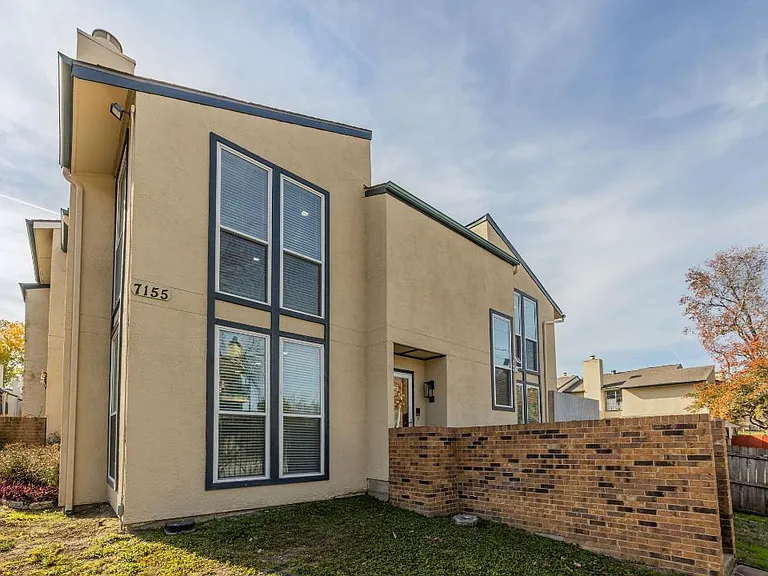 7155 Fair Oaks Ave #22 — Photo 2
