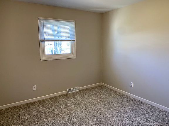 4th image of 2261 Samuelson Rd