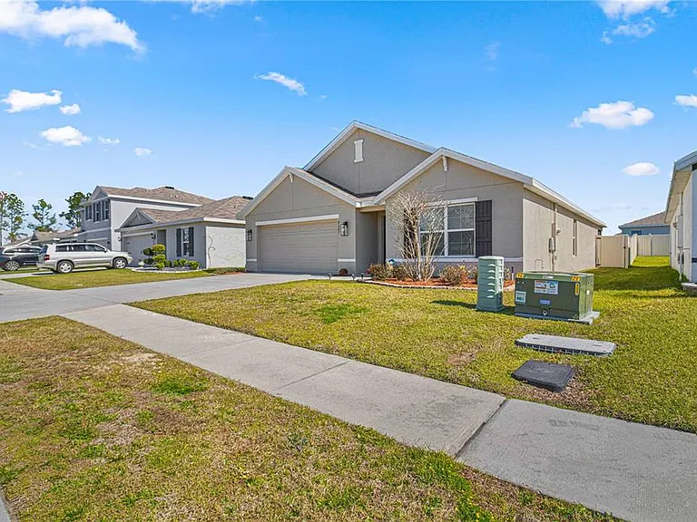 8687 SW 49th Ter — Photo 3
