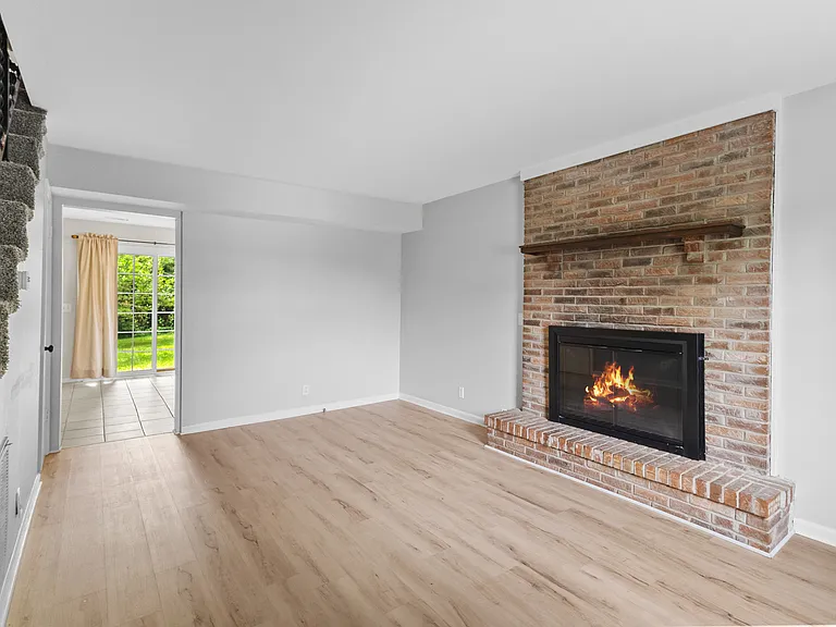 411 Williams Ave #D — Photo 6