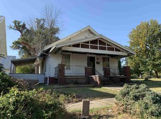 114 N Lincoln Ave, Oakland City, IN 47660