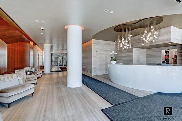 Sold by R New York | media 16