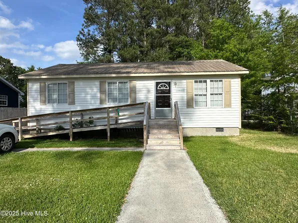 112 Poplar Street, Wallace, NC 28466