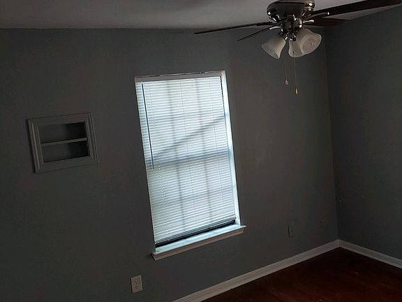 3rd image of 209 Huisache St