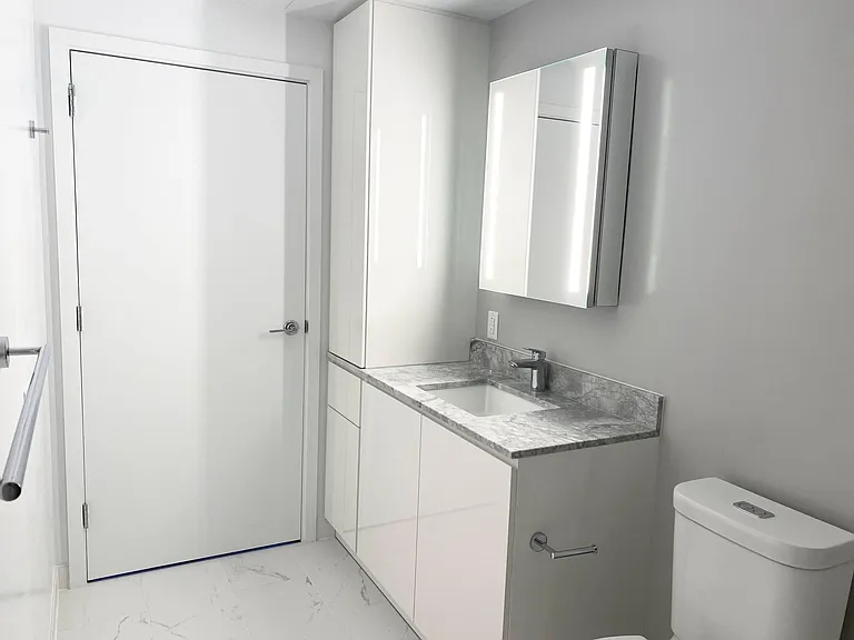 987 Queen St #1416 — Photo 12