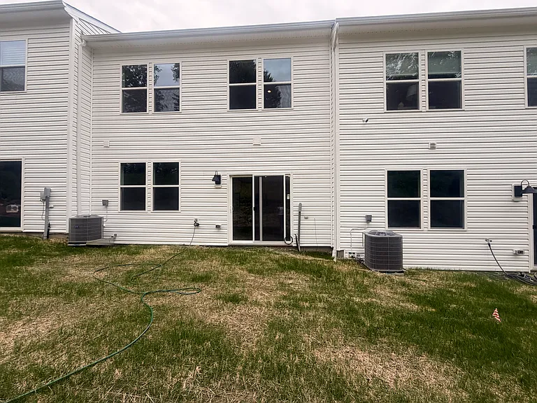 143 Scotland Ln — Photo 23