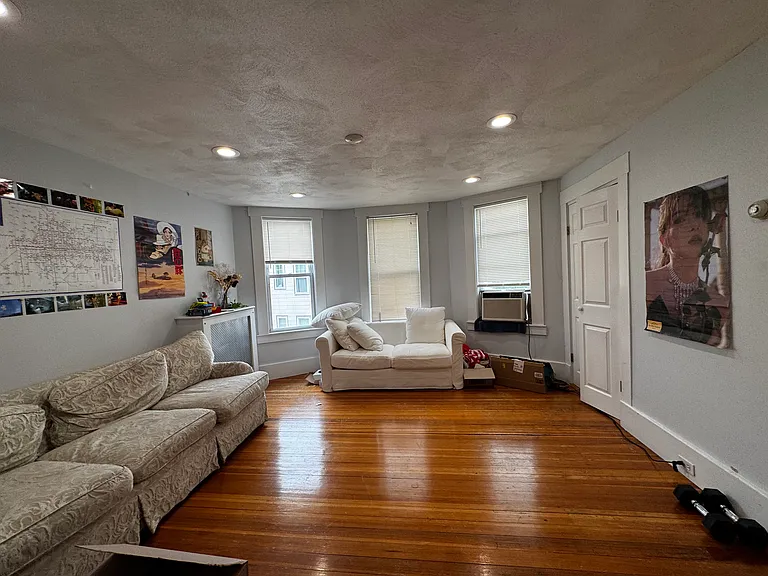 93 Easton St #3 — Photo 1